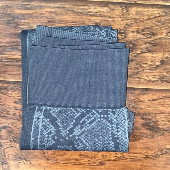 Lululemon Snake Print Ebb To Street Leggings Athleisure Athletic Gym Workout - Picture 5 of 15